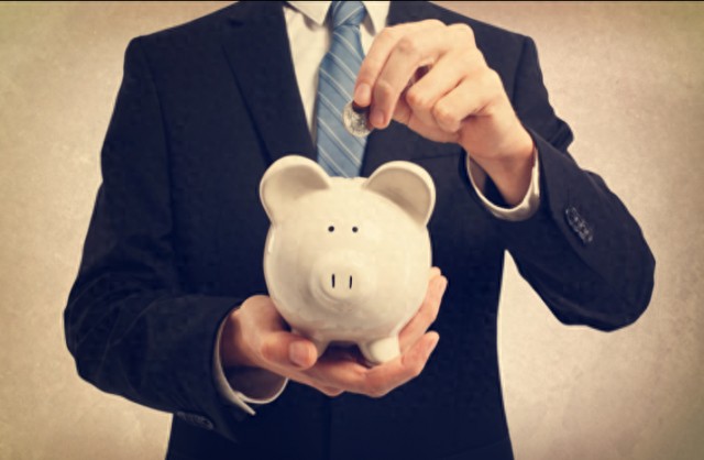  廊坊银行局部高息揽储策略引关注；储户跨区域追逐收益，银行盈利承压明显。 股票财经