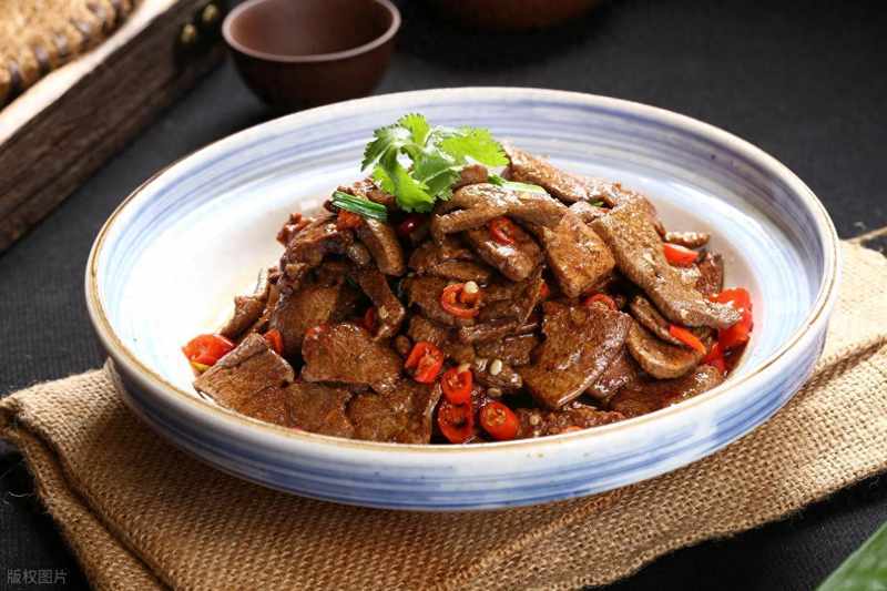  【营养深度】被严重低估的食材：猪肝的科学价值与四大健康机制 健康养生