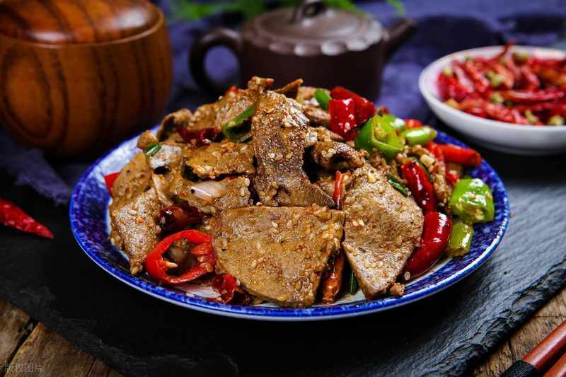  【营养深度】被严重低估的食材：猪肝的科学价值与四大健康机制 健康养生