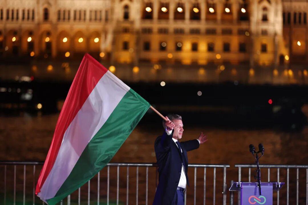  一个"粉丝"的逆袭：毛焦尔如何用民生牌终结了偶像的16年时代 新闻