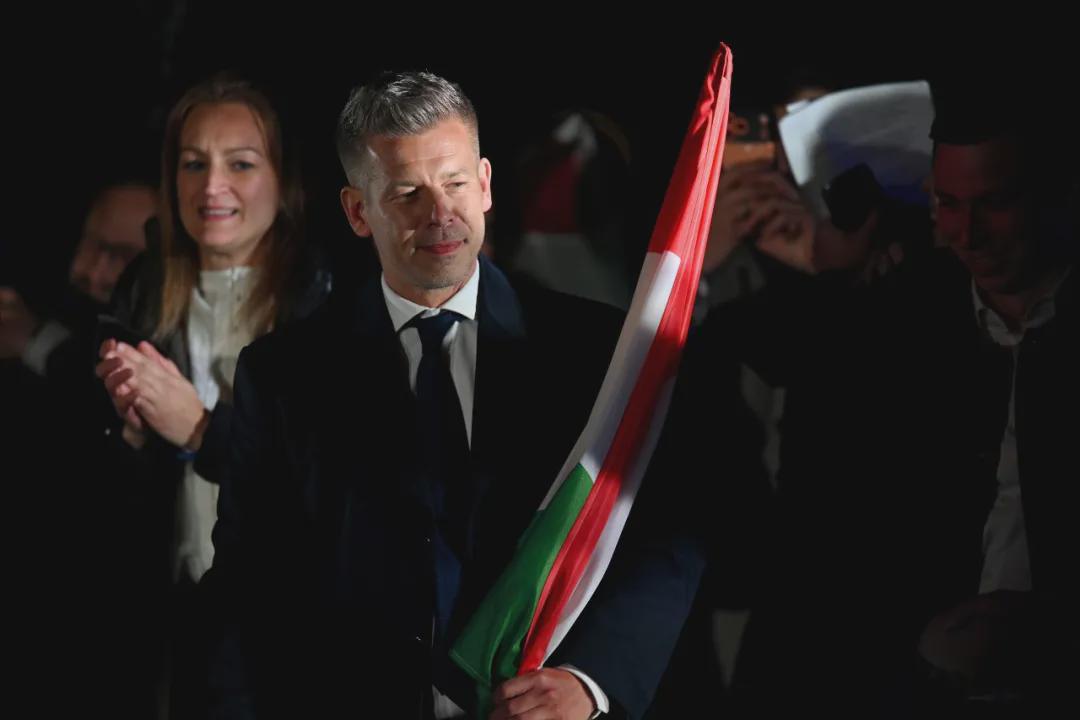  一个"粉丝"的逆袭：毛焦尔如何用民生牌终结了偶像的16年时代 新闻