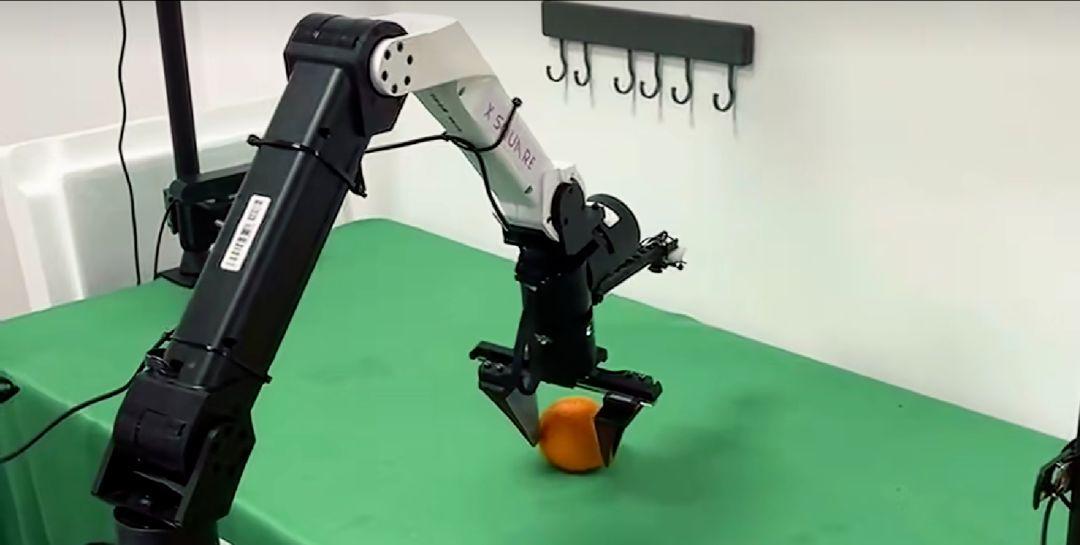  【技术深度】具身智能最难场景的数据炼金术：家庭保洁正在重塑机器人进化路径 IT技术